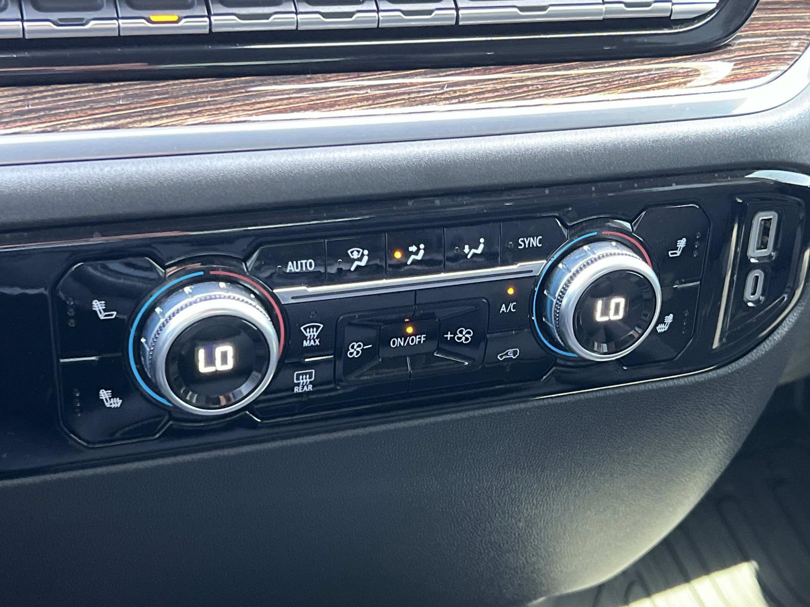 Used 2024 GMC Sierra 1500 Elevation w/ LPO, Elevation Black Package image 16