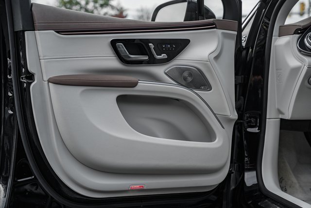 Used 2023 Mercedes-Benz EQS 580 4MATIC SUV image 32