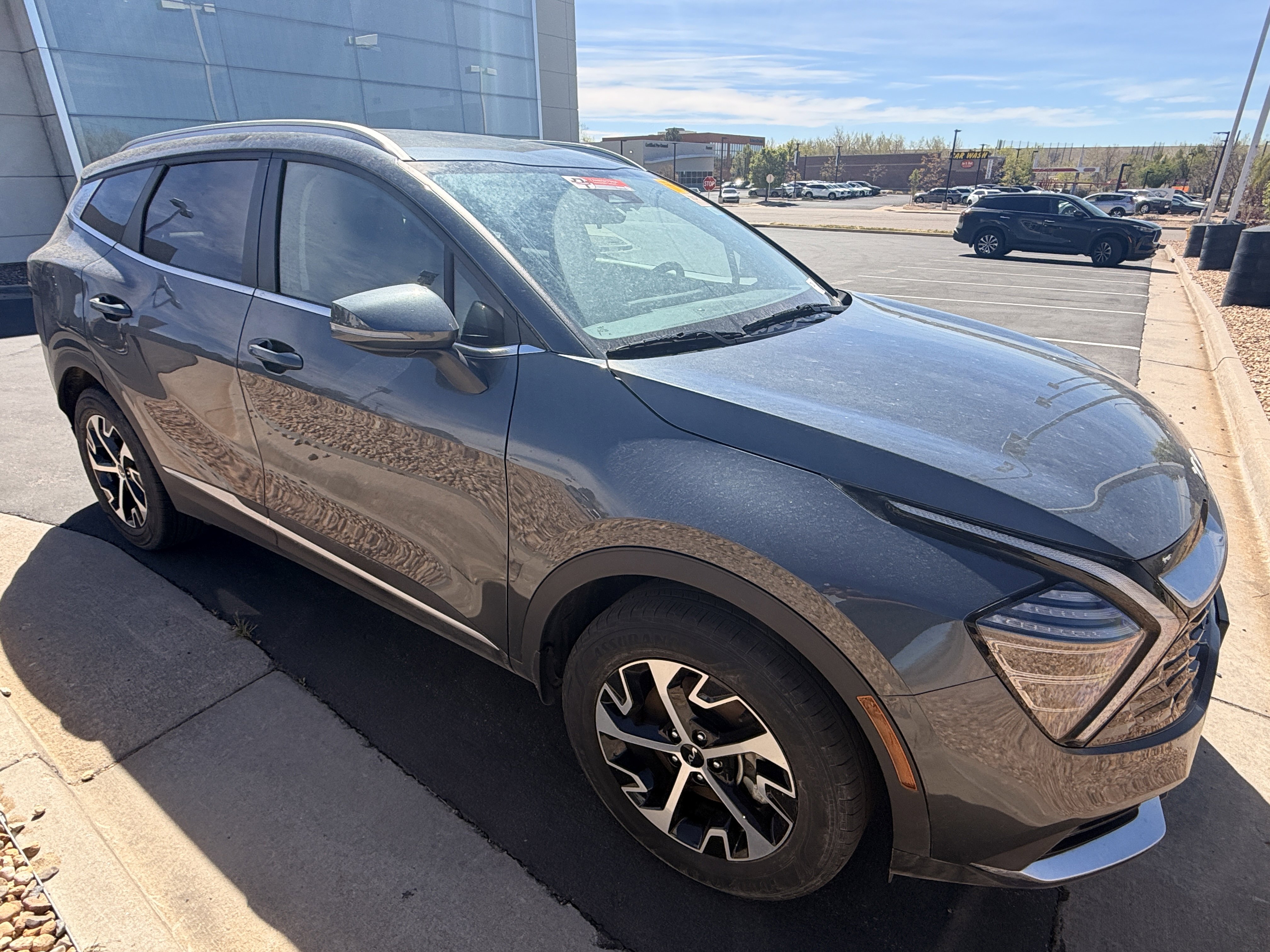 Used 2024 Kia Sportage EX image 3