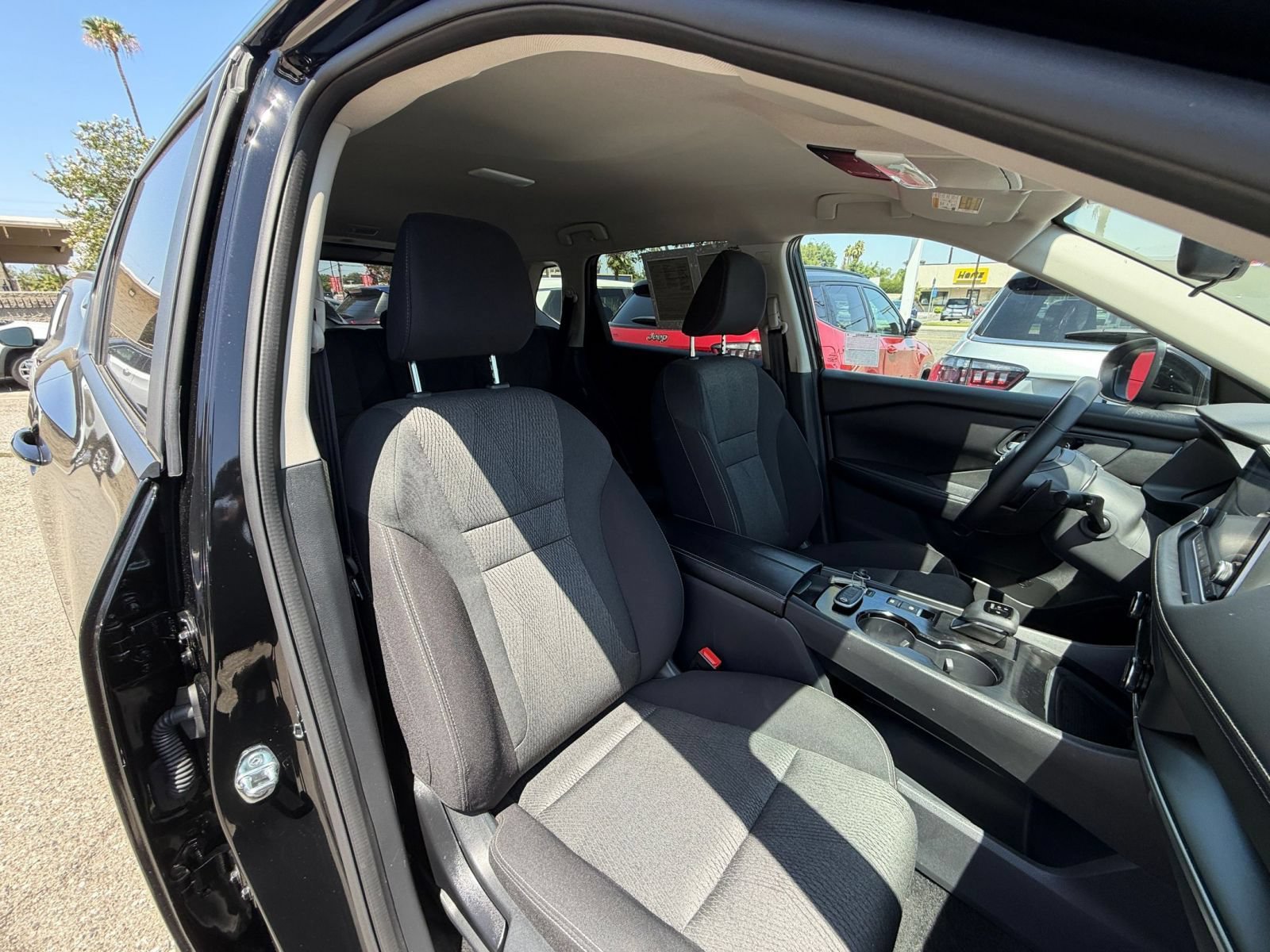 Used 2025 Nissan Rogue SV FWD image 38