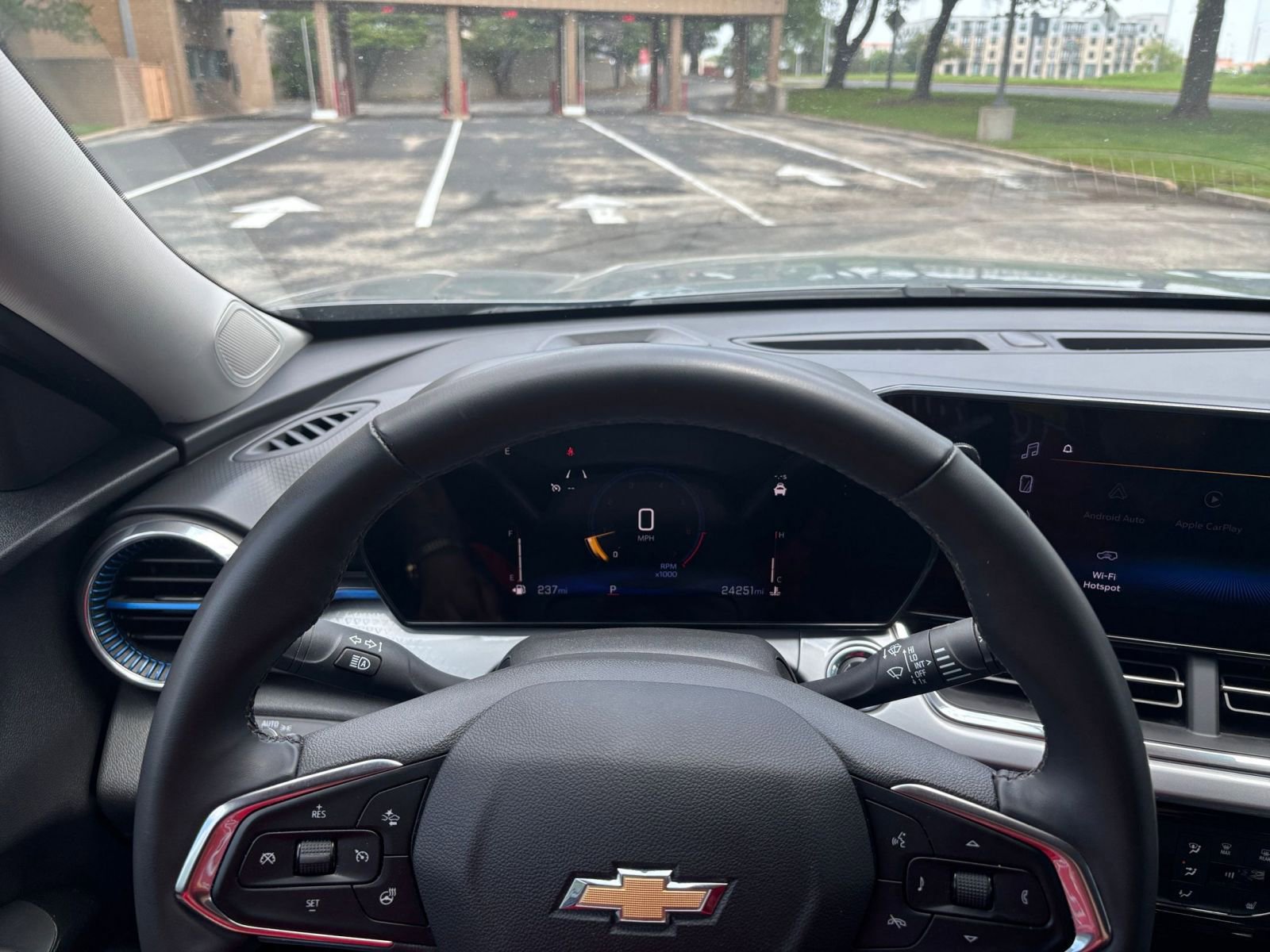 Used 2025 Chevrolet Trax LT w/ LT Convenience Package FWD image 29