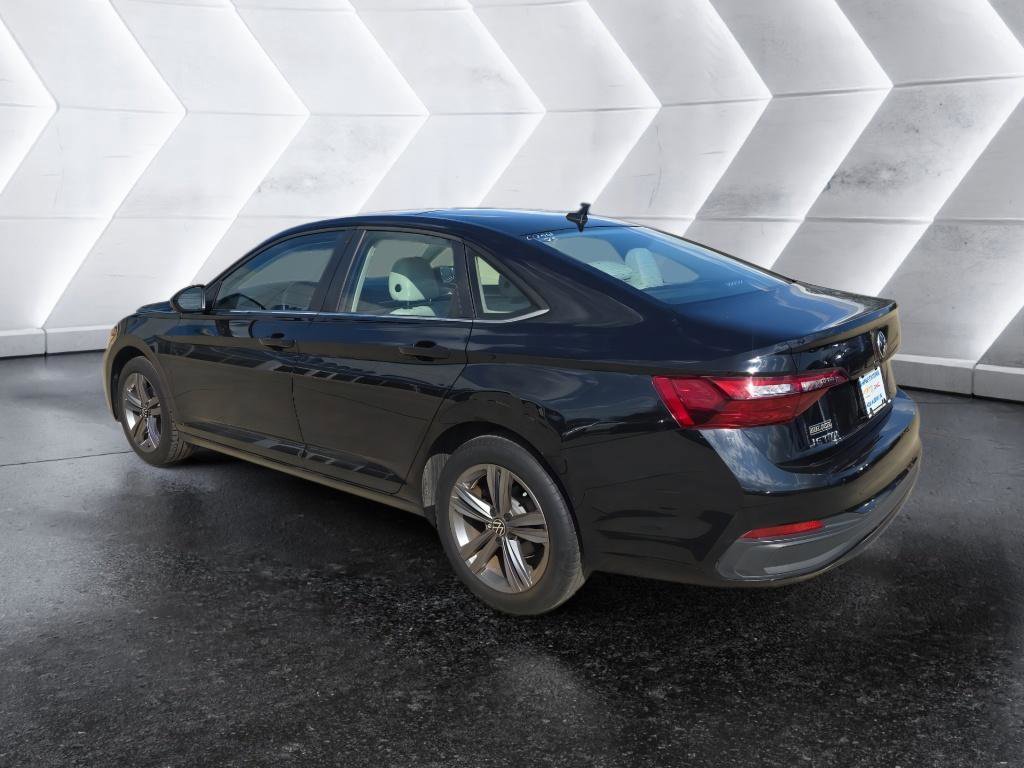 Used 2023 Volkswagen Jetta SE w/ Panoramic Sunroof Package image 7
