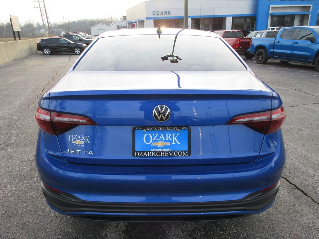 Used 2024 Volkswagen Jetta Sport image 4