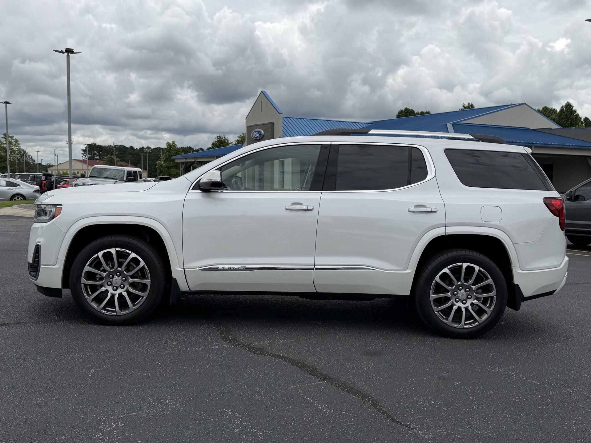 Used 2023 GMC Acadia Denali w/ Denali Technology Package AWD/4WD image 2