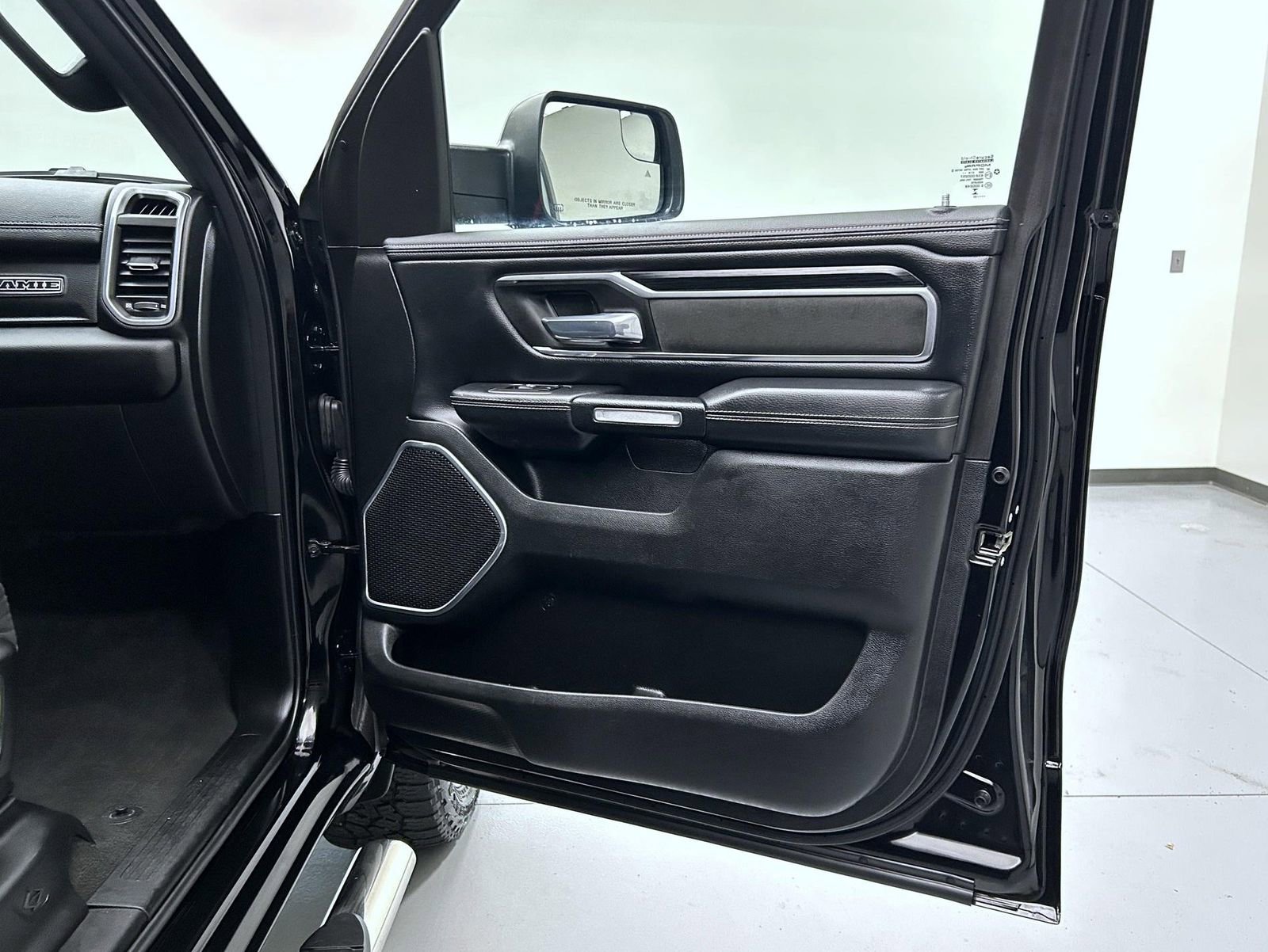 Used 2023 RAM 1500 Laramie AWD/4WD image 16