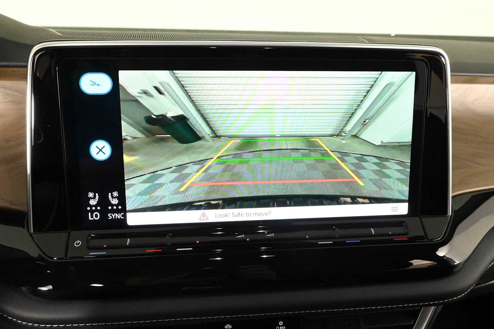 Certified 2026 Volkswagen Atlas SE FWD image 4