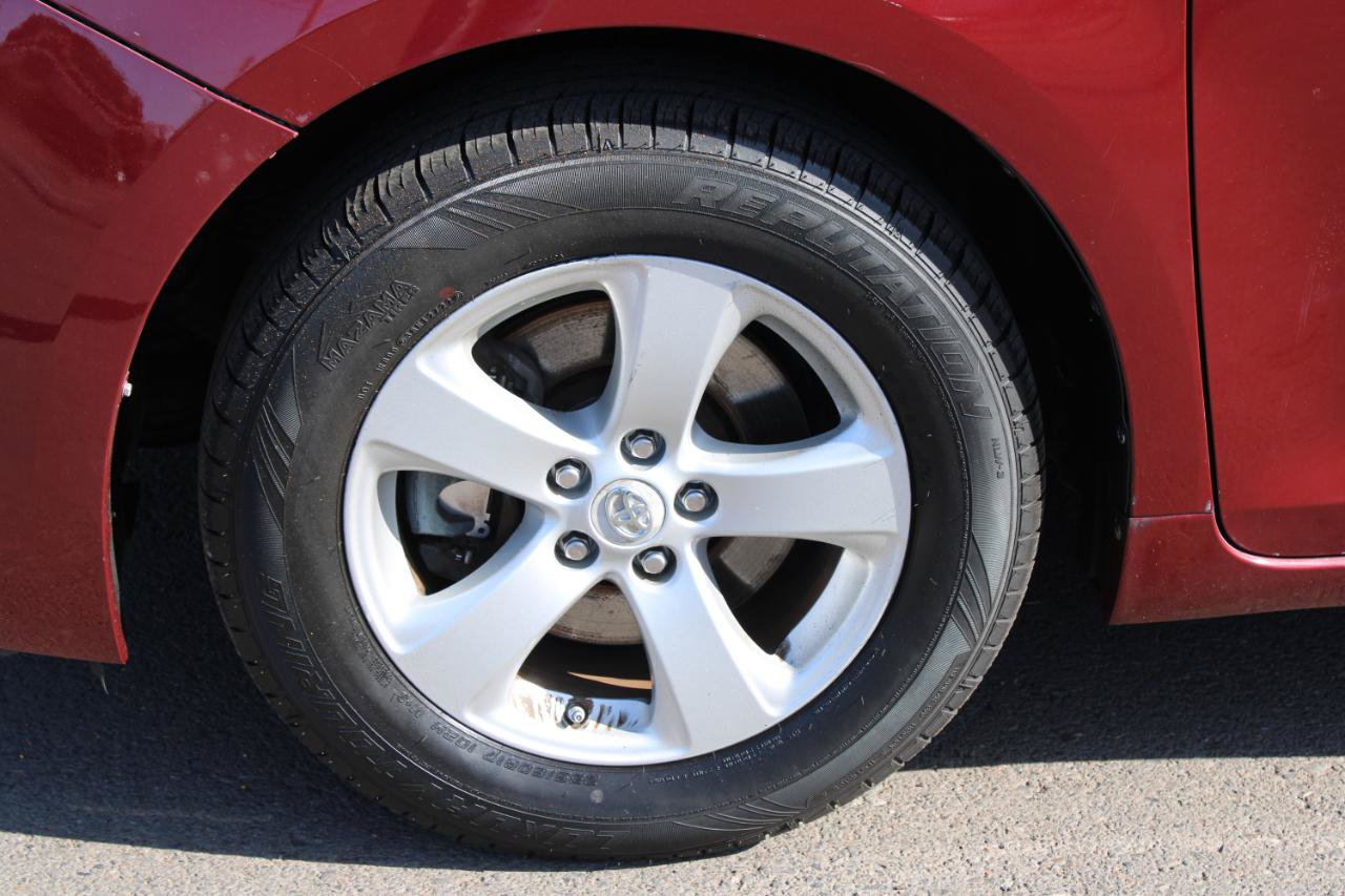 Used 2011 Toyota Sienna LE FWD image 17