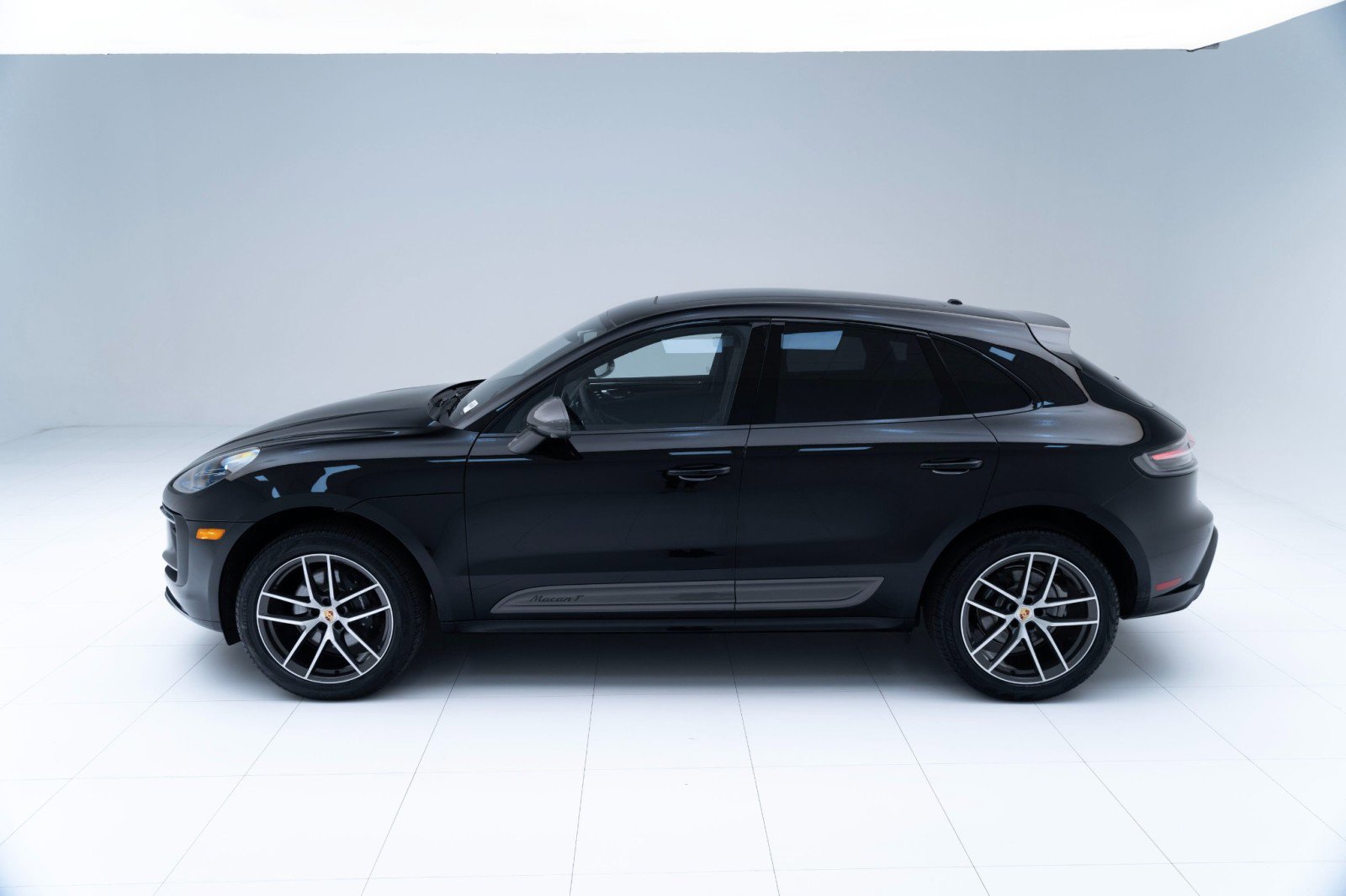 New 2025 Porsche Macan Turbo image 2