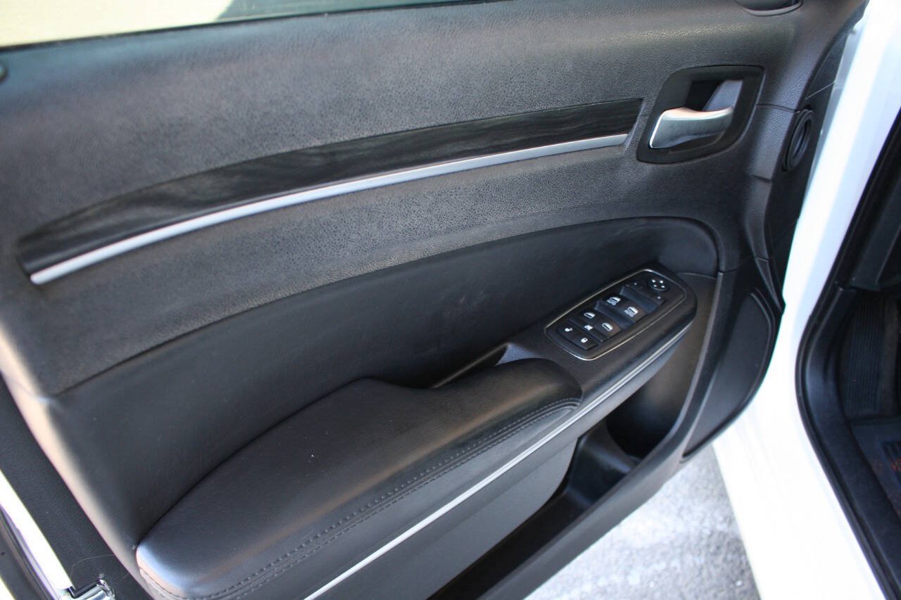 Used 2017 Chrysler 300 Limited RWD image 16
