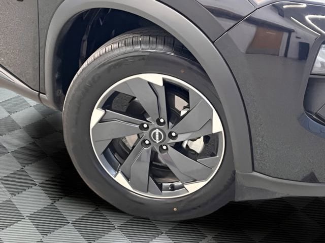Used 2025 Nissan Rogue SV AWD/4WD image 24