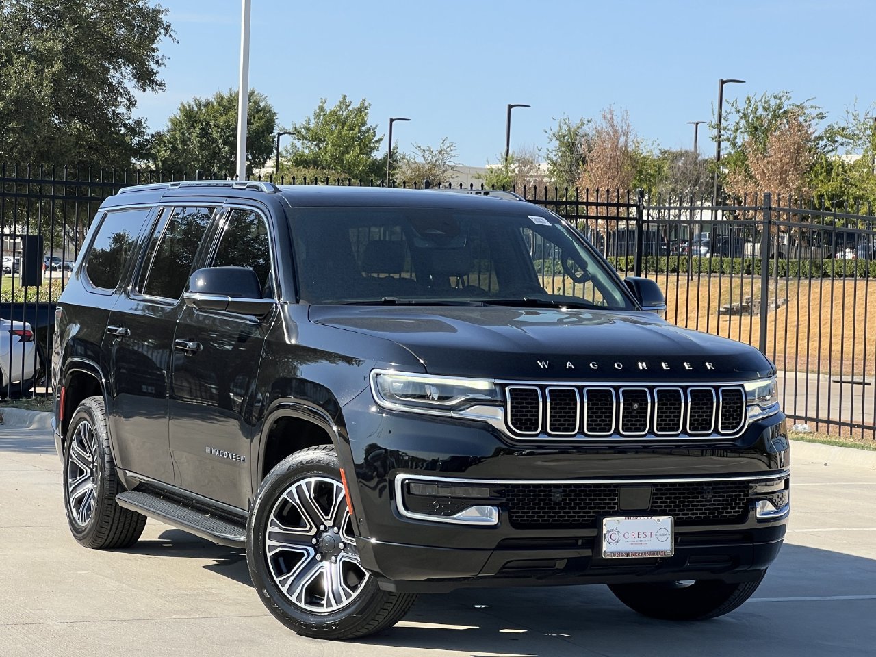 Used 2023 Jeep Wagoneer 4WD w/ Premium Group I image 2