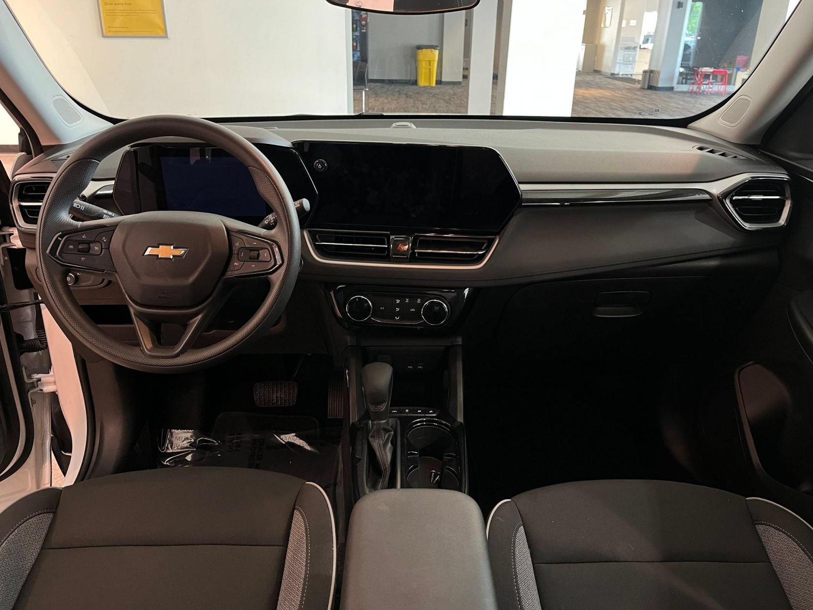 Used 2025 Chevrolet TrailBlazer LT FWD image 32