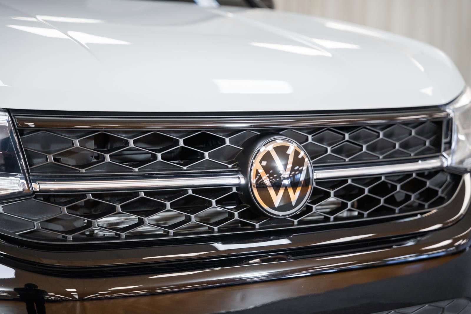 Used 2024 Volkswagen Taos SE AWD/4WD image 13