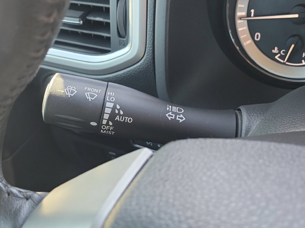 Used 2018 Nissan Titan SV w/ SV Convenience Package RWD image 11