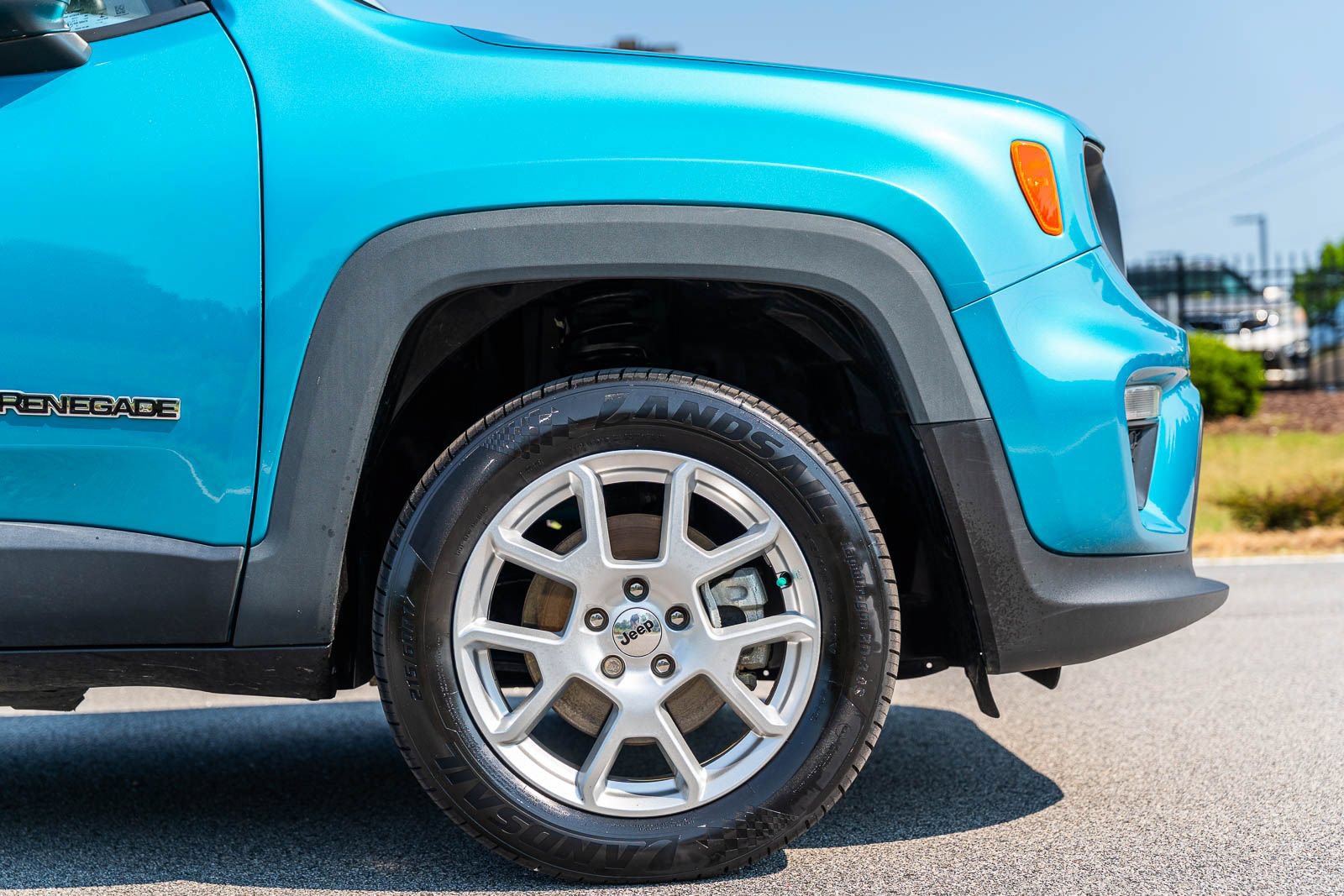 Used 2022 Jeep Renegade Latitude AWD/4WD image 9