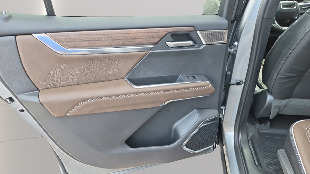 New 2027 GMC Acadia Denali Ultimate w/ LPO, Floor Liner Package AWD/4WD image 22