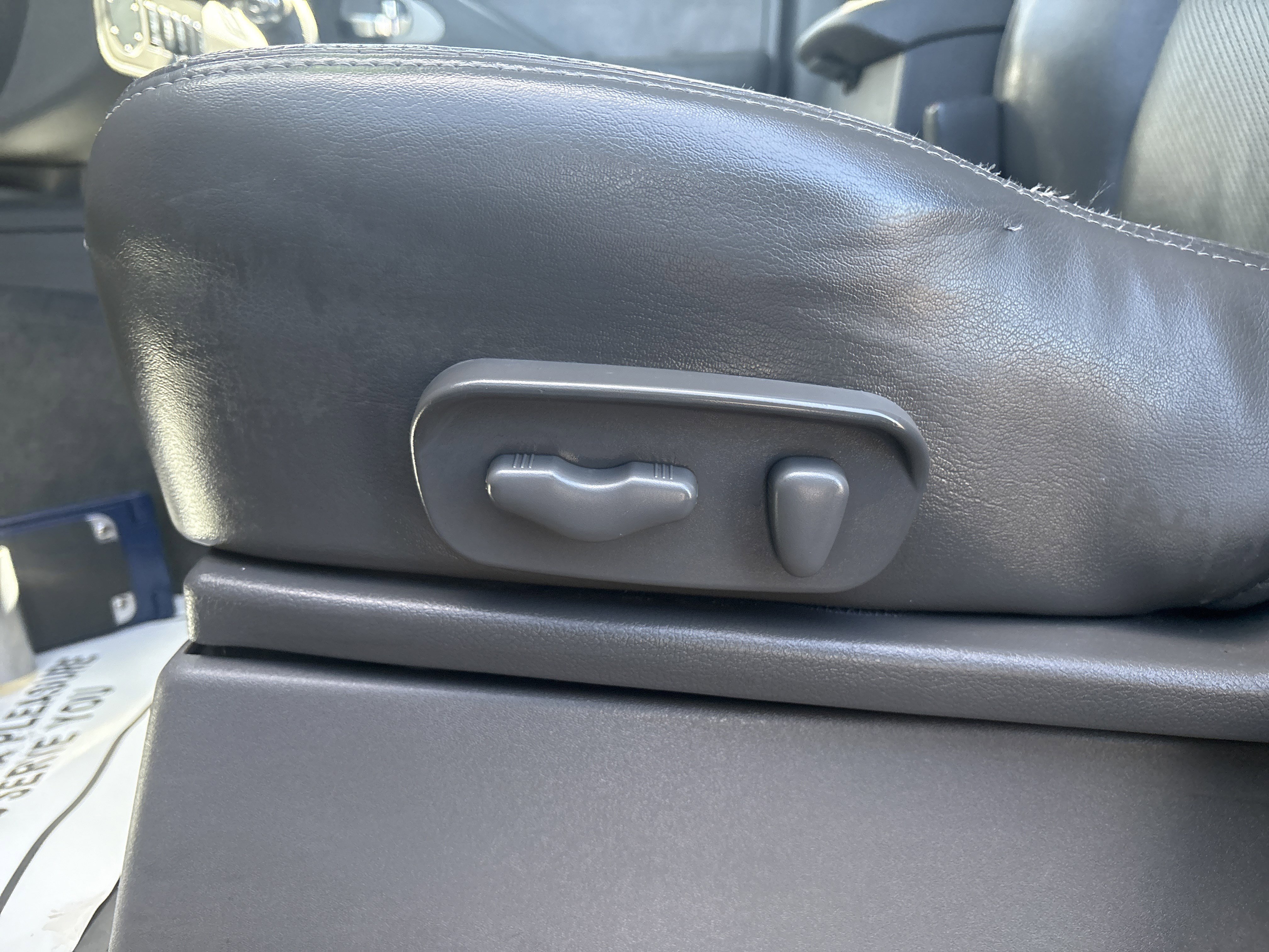 Used 2013 Nissan Frontier SL w/ Moonroof Pkg image 16