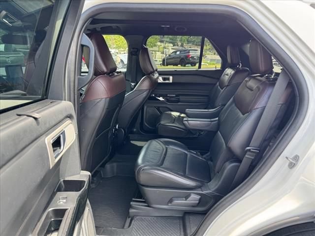 Used 2023 Ford Explorer Platinum w/ Technology Package AWD/4WD image 13