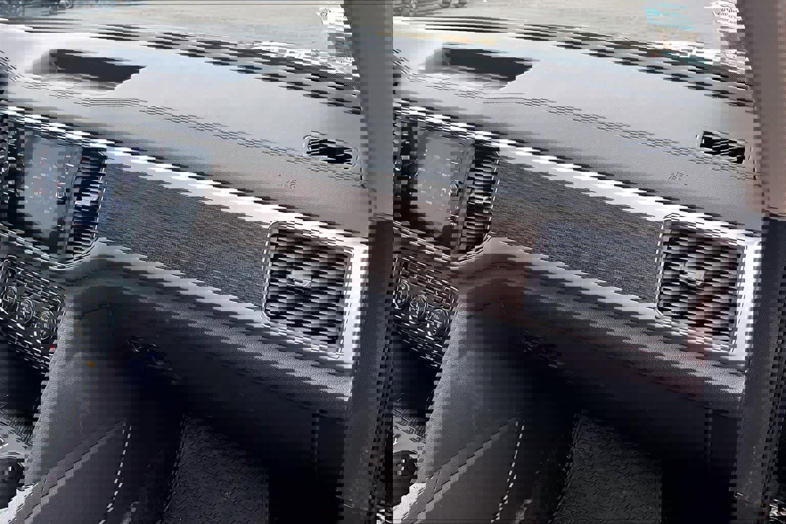 Used 2018 Volkswagen Atlas SE image 18