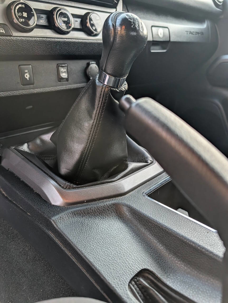 Used 2017 Toyota Tacoma TRD Sport w/ Tow Package image 24