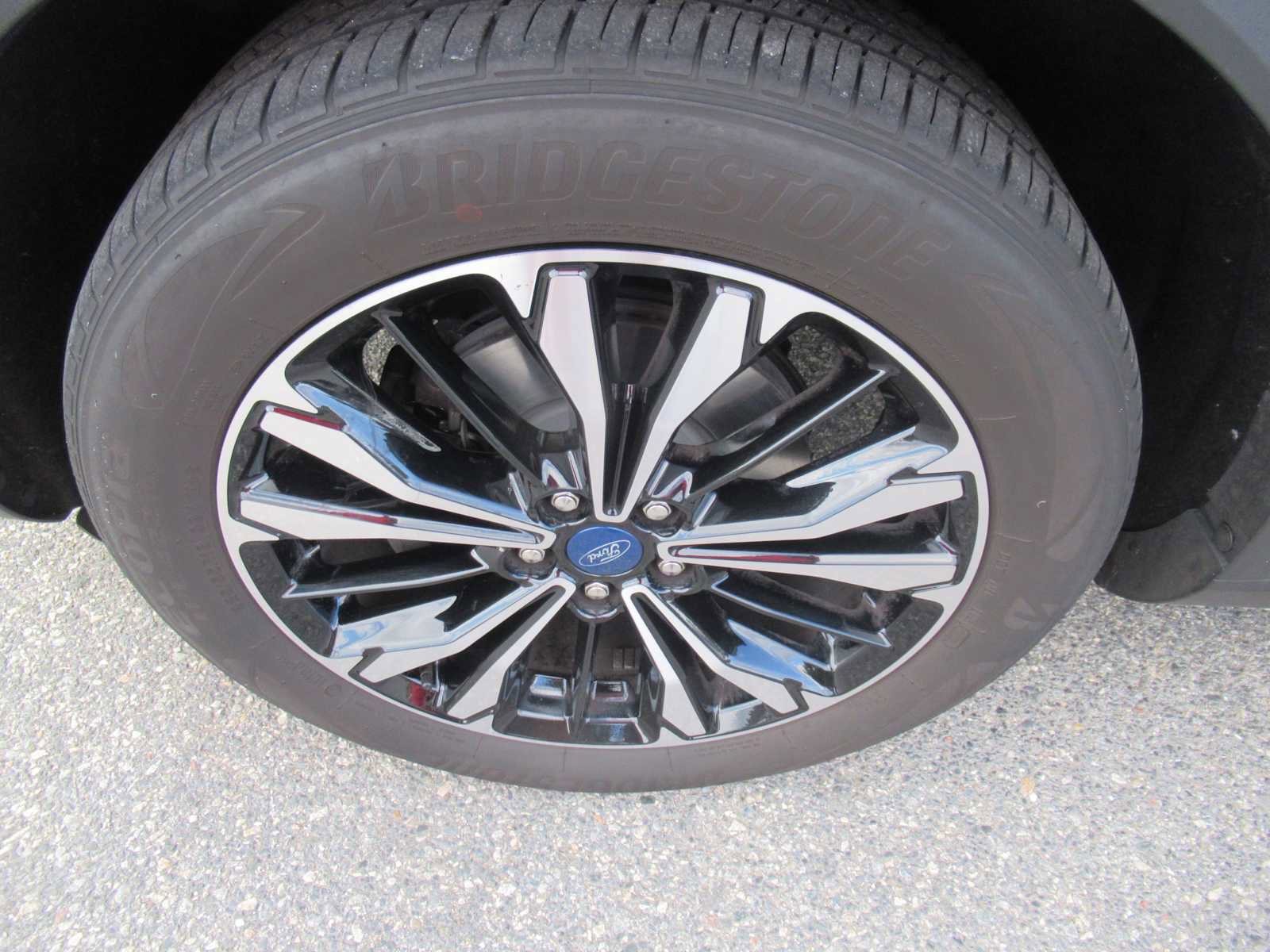 Used 2022 Ford Escape SE w/ SE Sport Appearance Package image 11