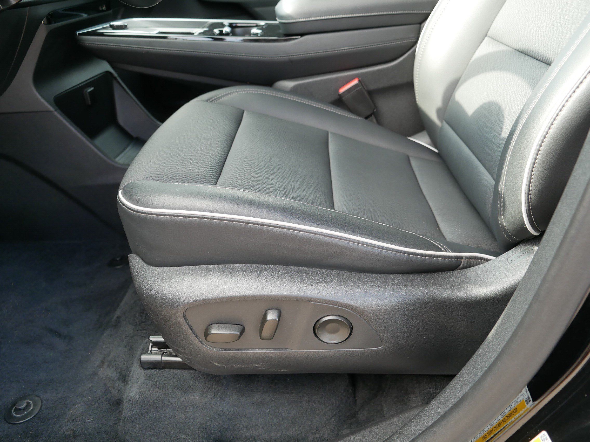 Used 2025 Buick Enclave Preferred AWD/4WD image 20