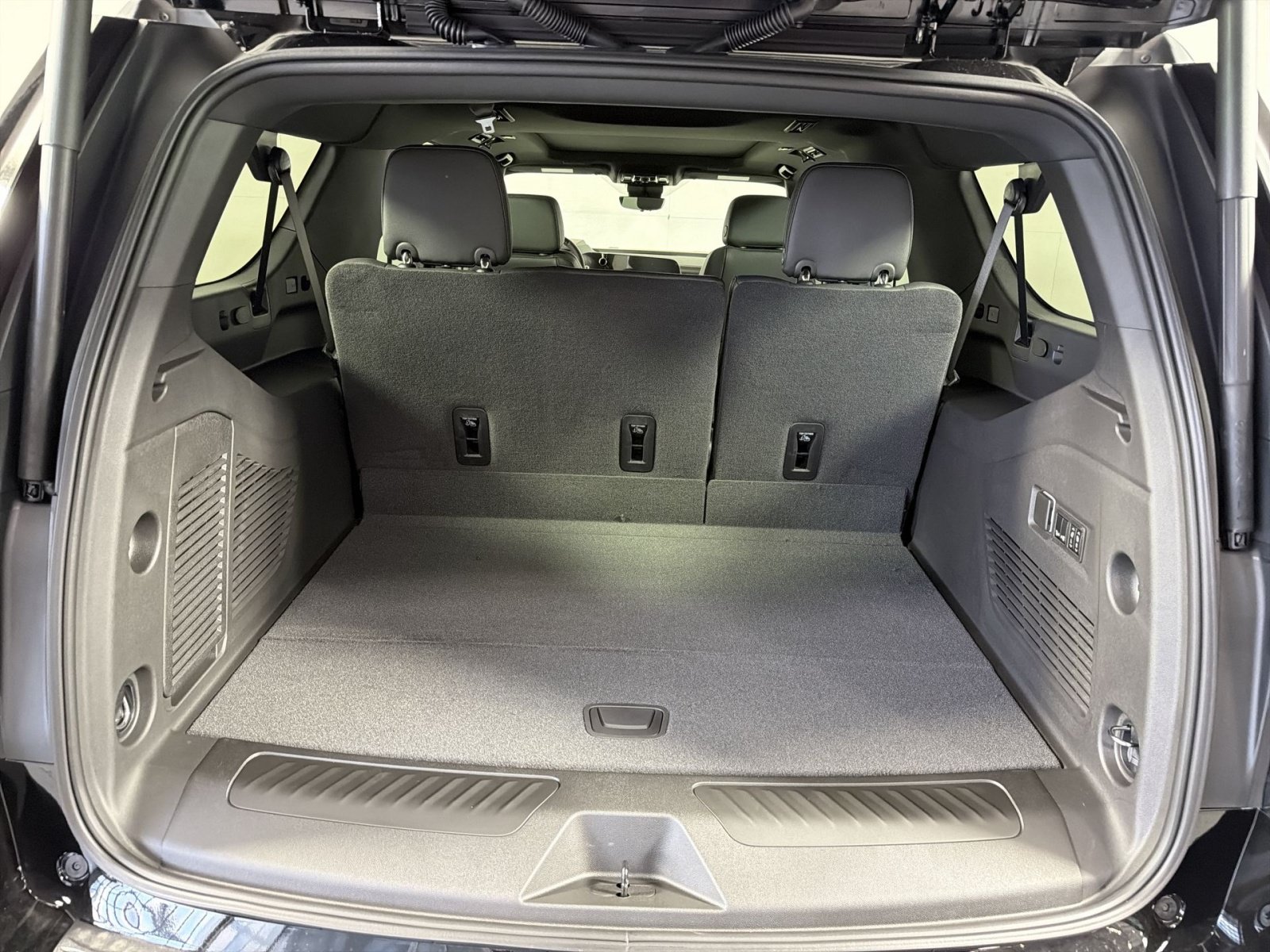 New 2026 Chevrolet Suburban LT w/ Advanced Technology Package AWD/4WD image 27