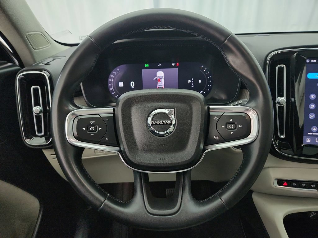 Used 2023 Volvo XC40 B5 Plus AWD/4WD image 15