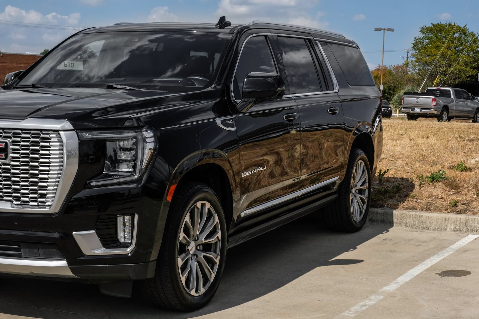 Used 2021 GMC Yukon XL Denali w/ Denali Premium Package RWD image 11