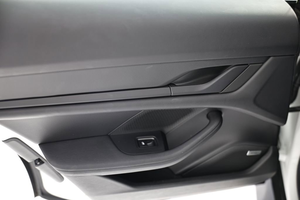 Certified 2022 Porsche Taycan image 25