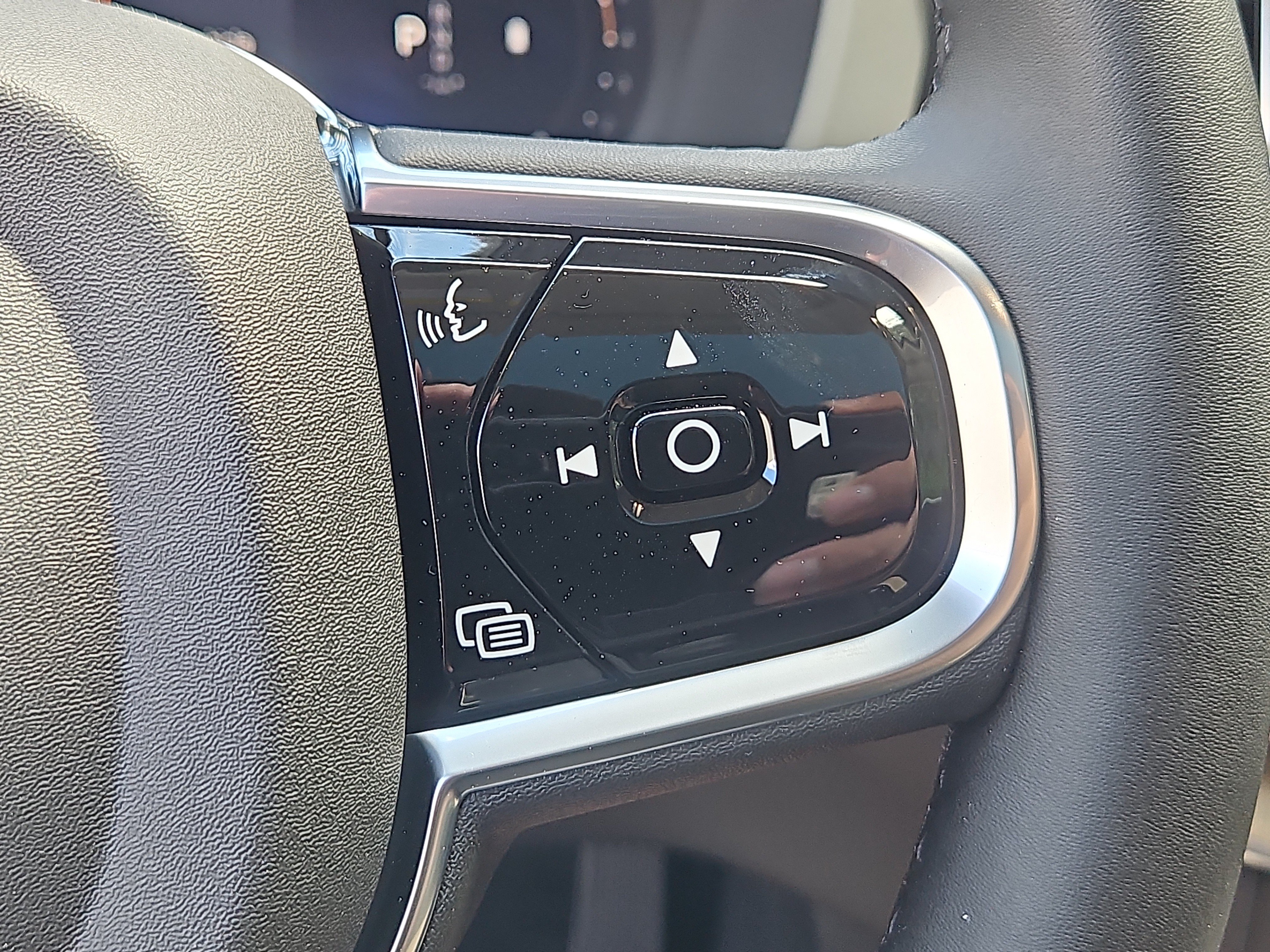 New 2026 Volvo XC60 B5 Plus w/ Protection Package Premier AWD/4WD image 15