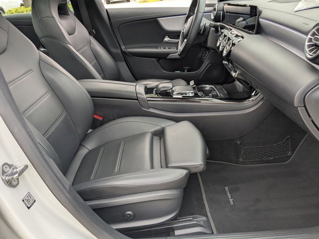 Used 2020 Mercedes-Benz CLA 250 image 21