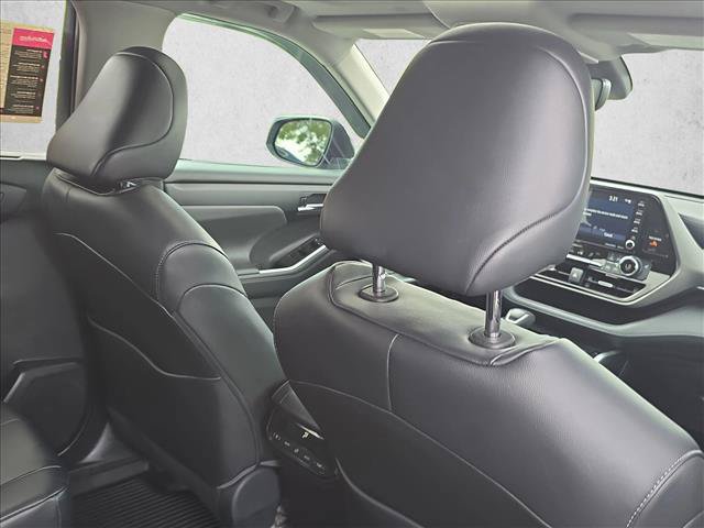 Used 2022 Toyota Highlander XLE FWD image 22