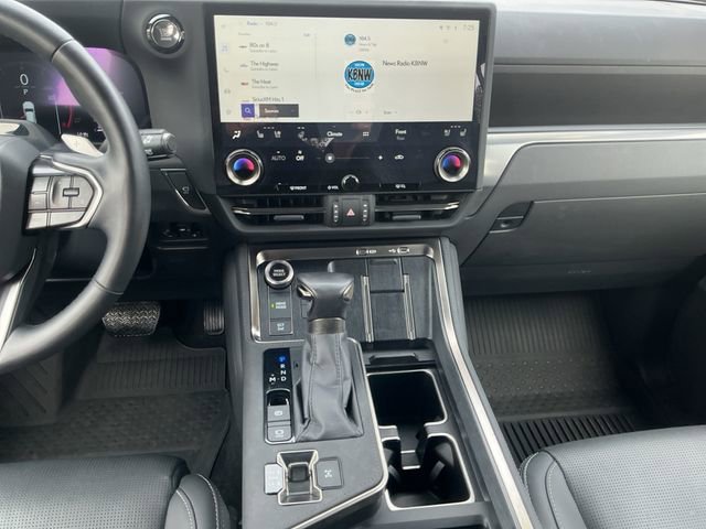 Used 2024 Lexus GX 550 w/ Accessory Package (Z1) AWD/4WD image 11