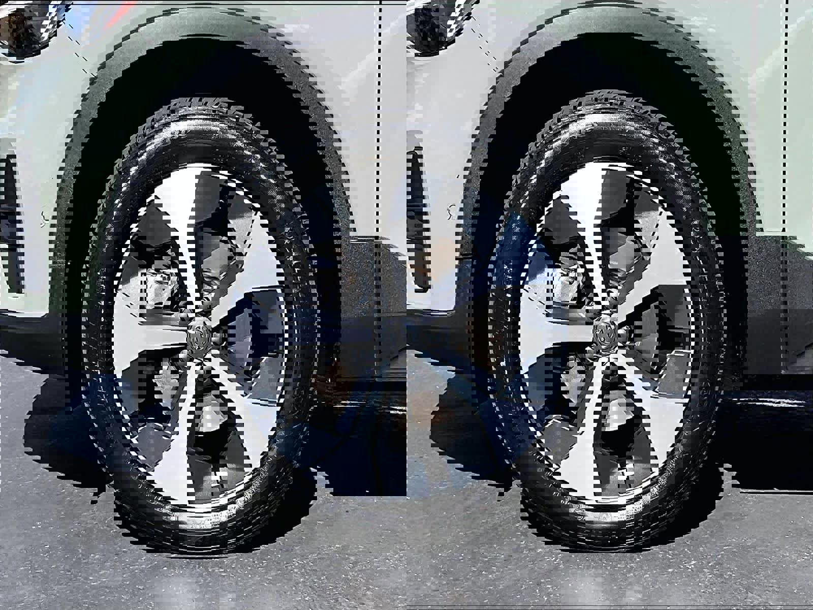 Used 2025 Volvo XC40 B5 Plus image 12