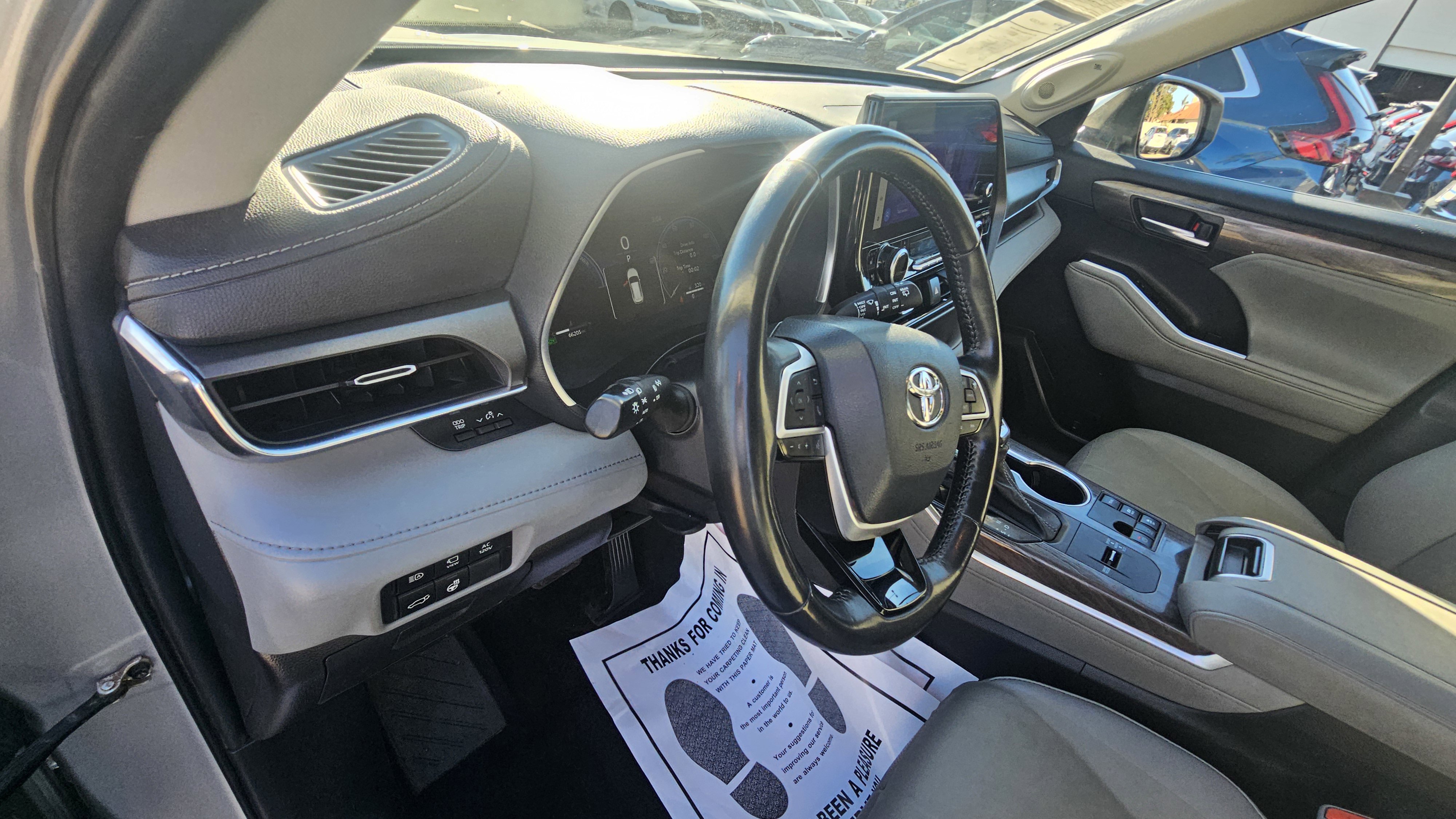 Used 2023 Toyota Highlander Limited image 9