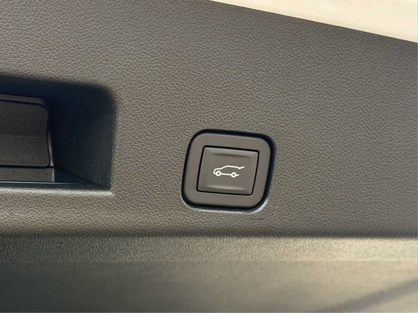 New 2027 Chevrolet Traverse LT w/ Midnight/Sport Edition FWD image 27