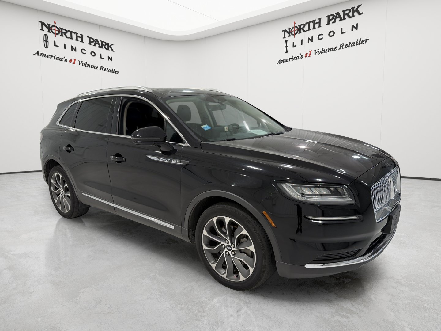 Used 2022 Lincoln Nautilus Reserve w/ Cargo Utility Package FWD image 7