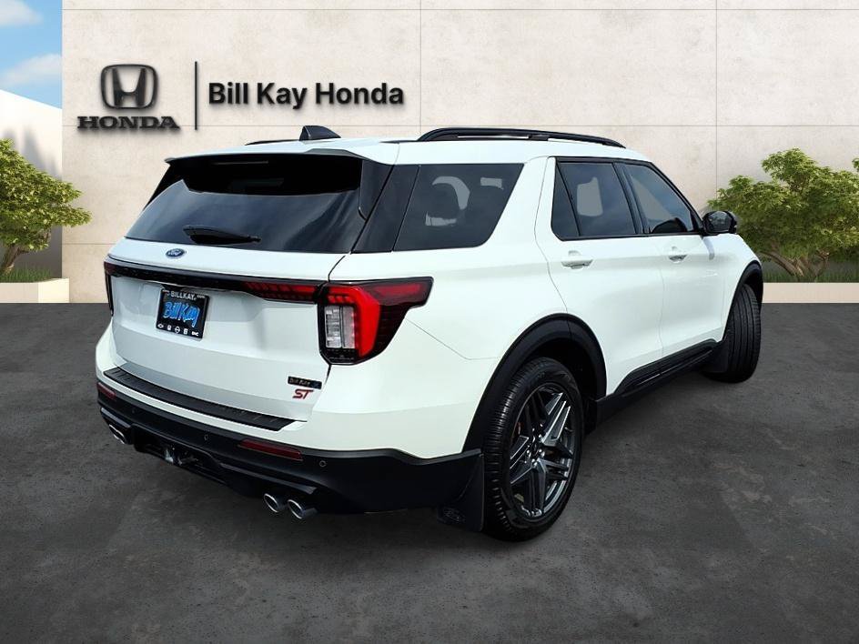 Used 2025 Ford Explorer ST AWD/4WD image 3