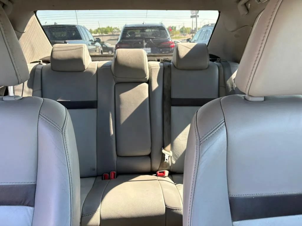 Used 2014 Toyota Camry XLE w/ Leather Package FWD image 16