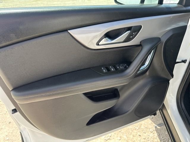 Used 2025 Chevrolet Blazer LT AWD/4WD image 23