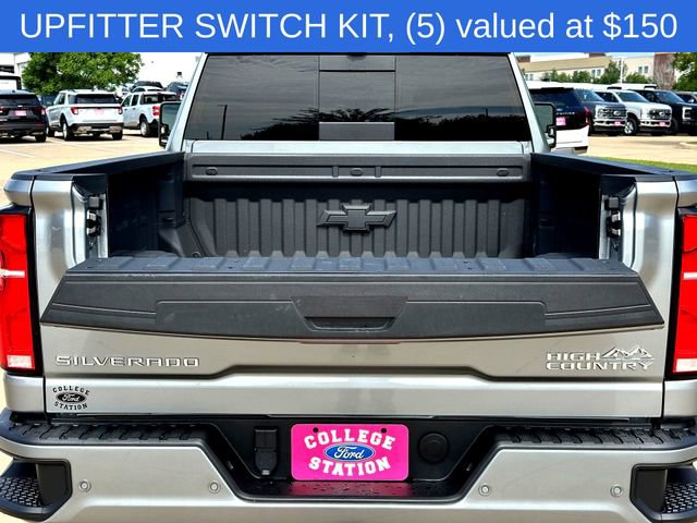 Used 2025 Chevrolet Silverado 2500 High Country w/ High Country Premium Package AWD/4WD image 8