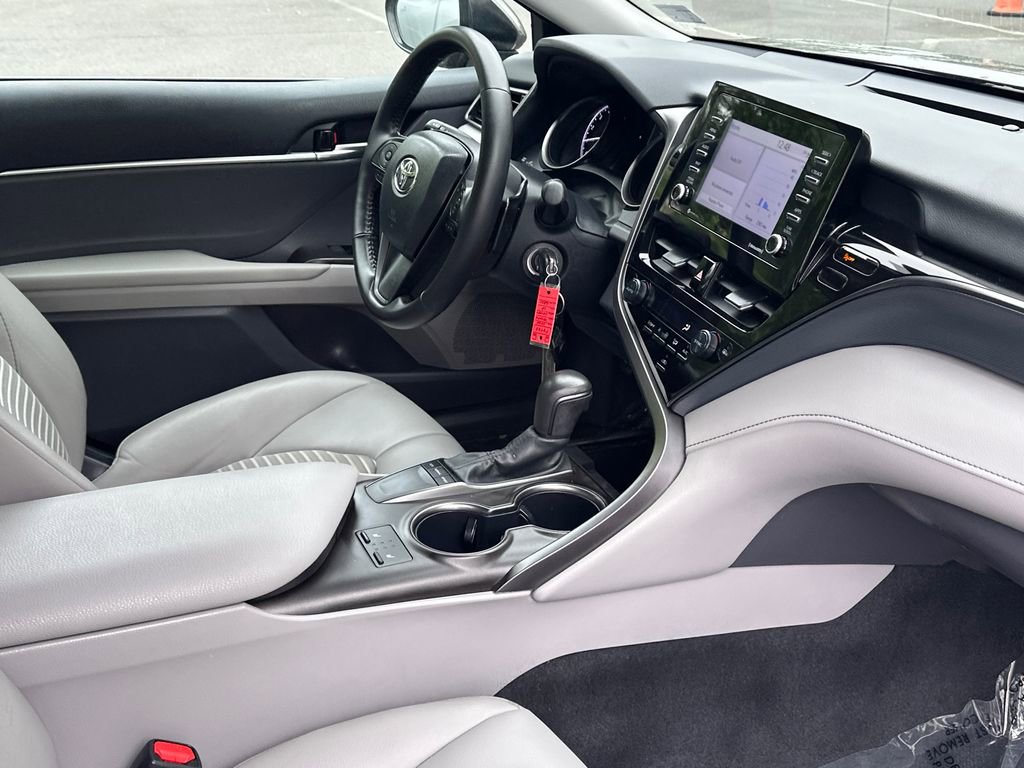 Used 2024 Toyota Camry SE w/ Cold Weather Package FWD image 10