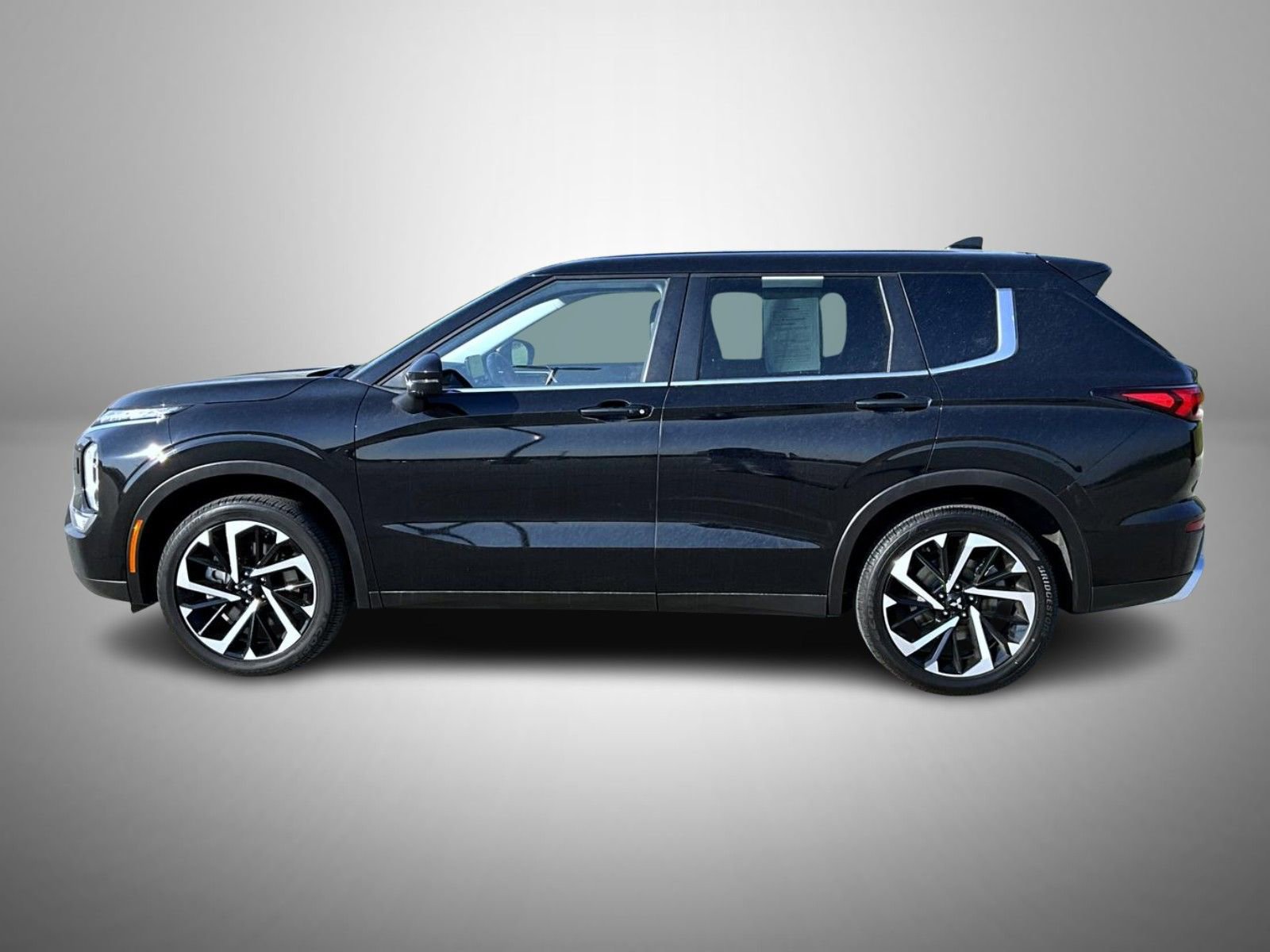 Used 2022 Mitsubishi Outlander SE image 8