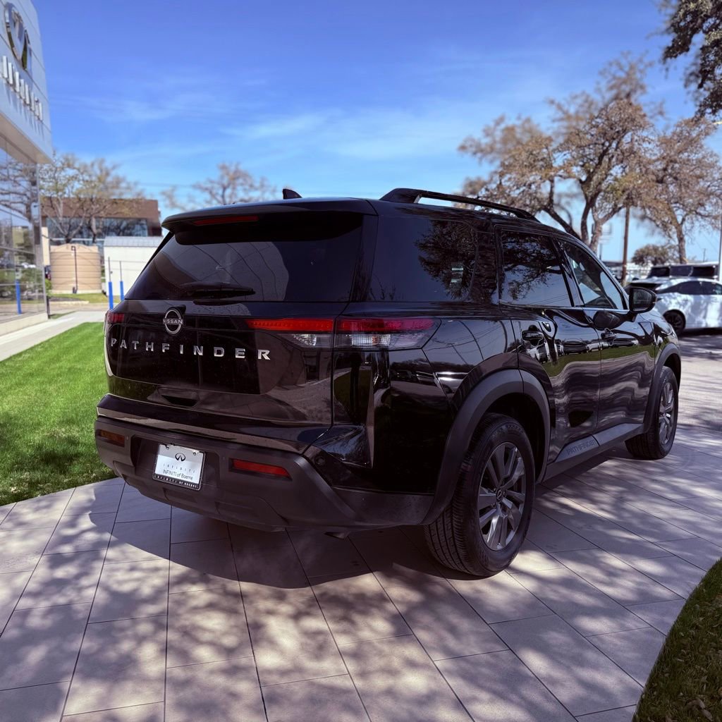 Used 2025 Nissan Pathfinder SV image 6