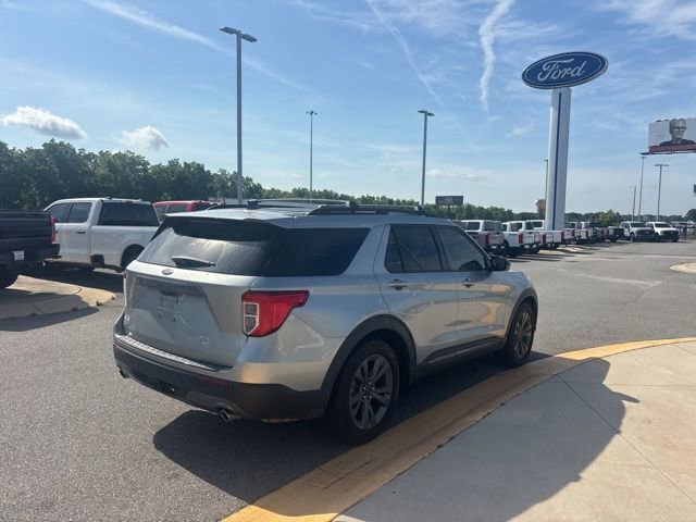 Used 2024 Ford Explorer XLT w/ Equipment Group 202A RWD image 5
