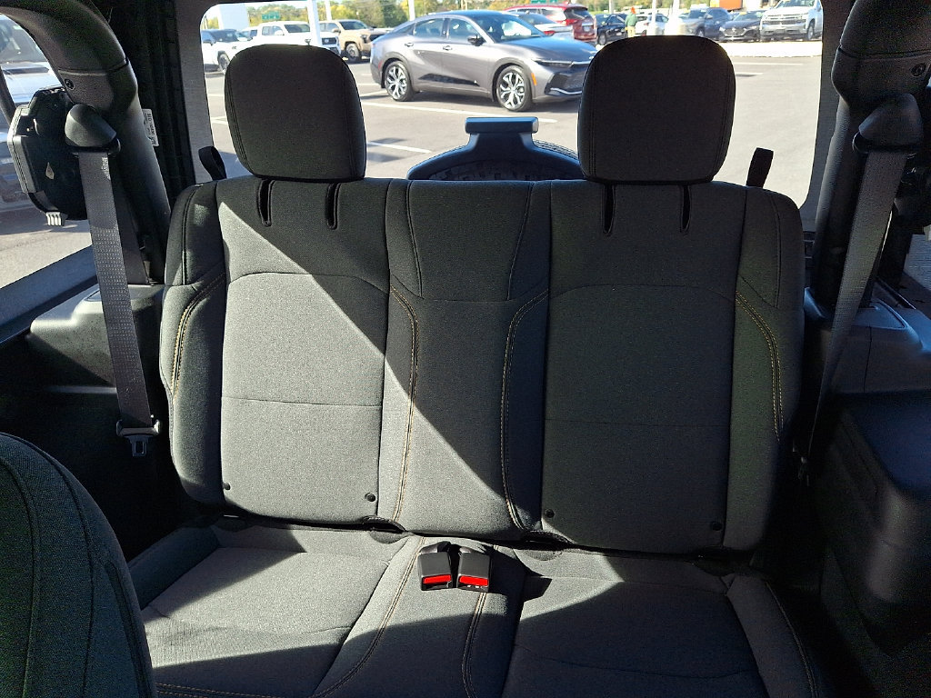 Used 2025 Jeep Wrangler Sport AWD/4WD image 10