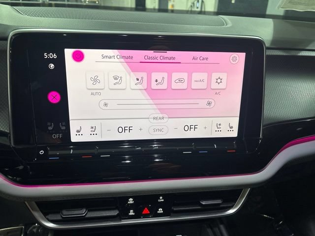 Used 2024 Volkswagen Atlas Peak Edition SEL AWD/4WD image 27