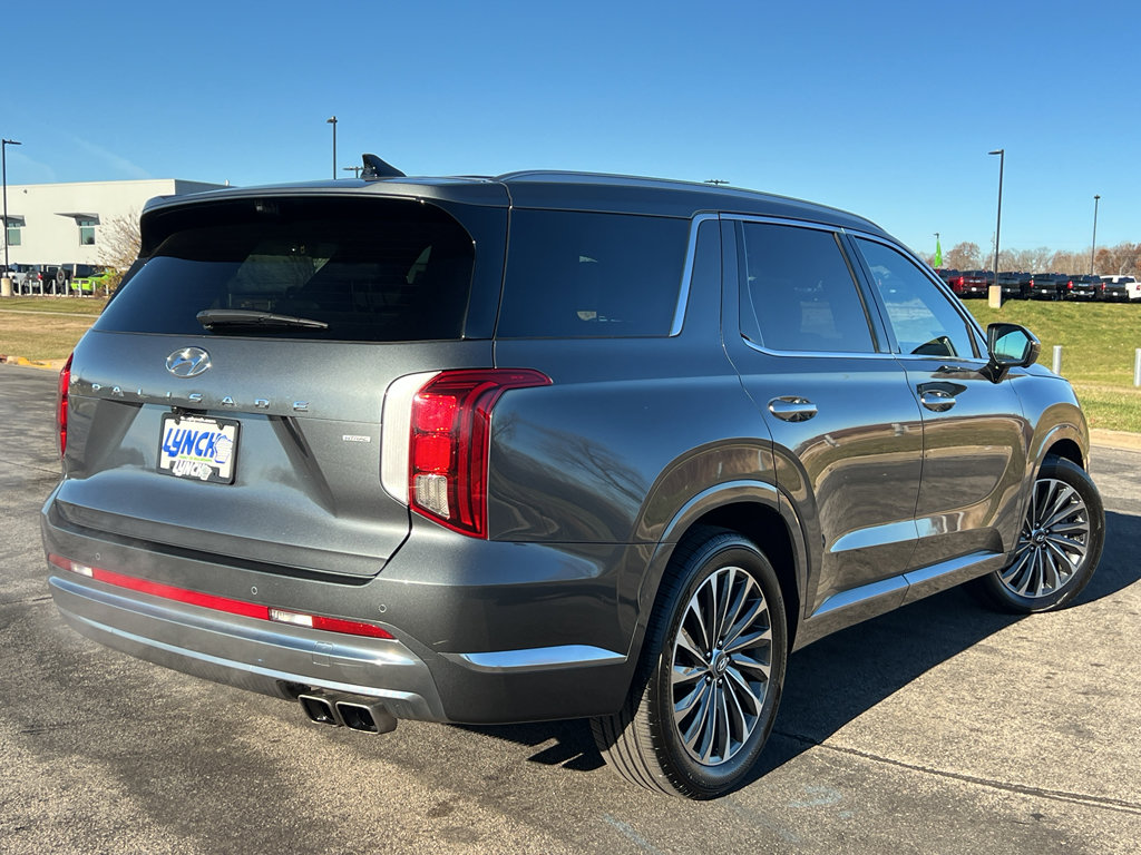 Used 2024 Hyundai Palisade Calligraphy image 5