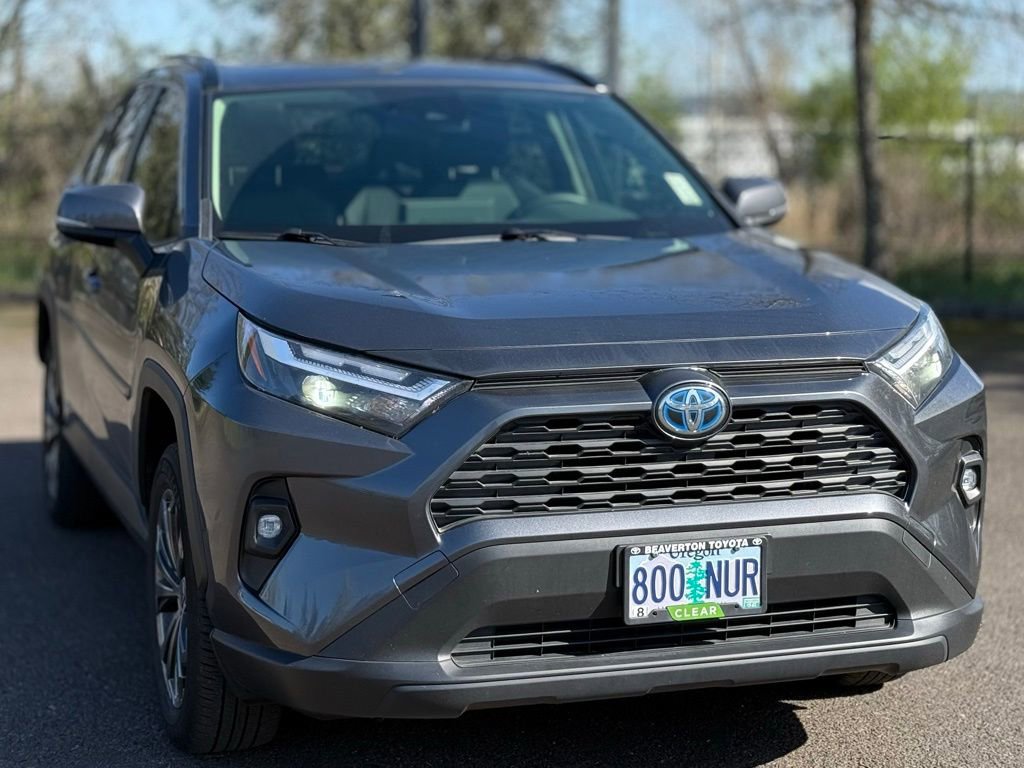 Used 2022 Toyota RAV4 XLE Premium image 7